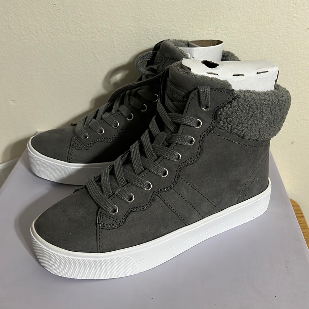 ankle boots grey color size 6m brand Marc fisher